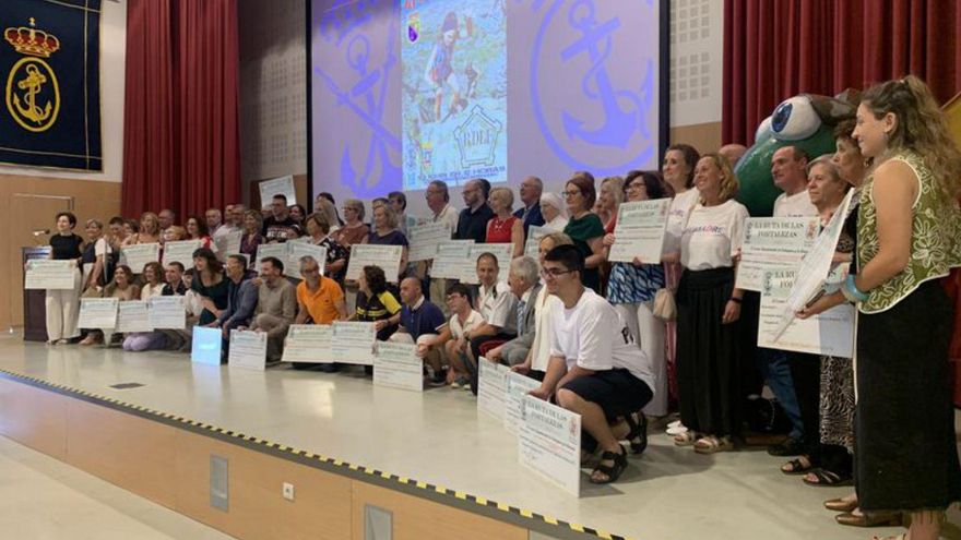 Entrega de los cheques de la Ruta de las Fortalezas. | GASPAR ZAMORA