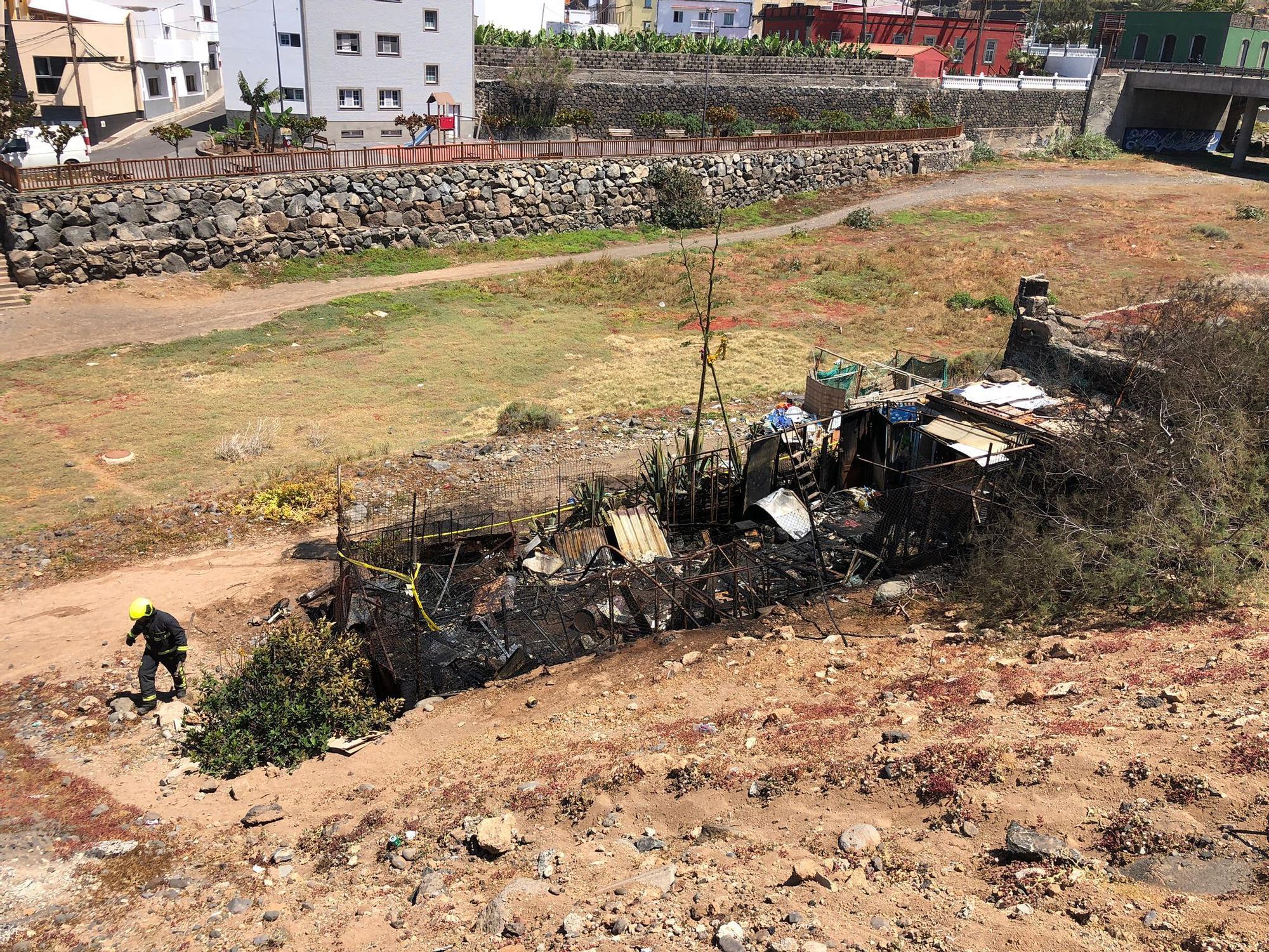 Incendio en una chabola en el Barranco de San Andrés, en Moya.