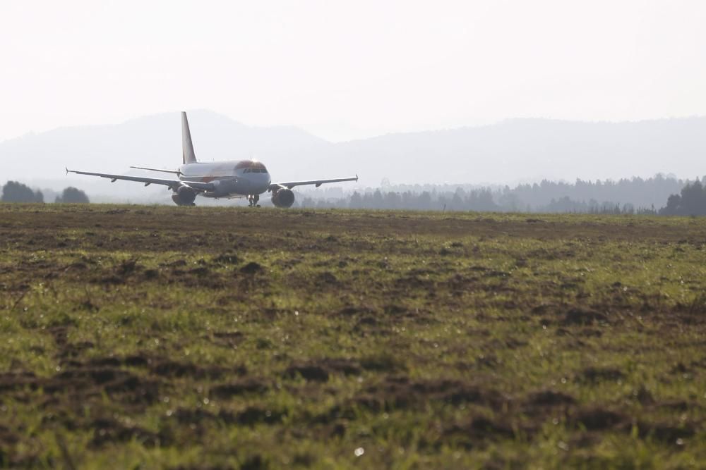 El Aeropuerto de Asturias moderniza su dispositivo antiniebla