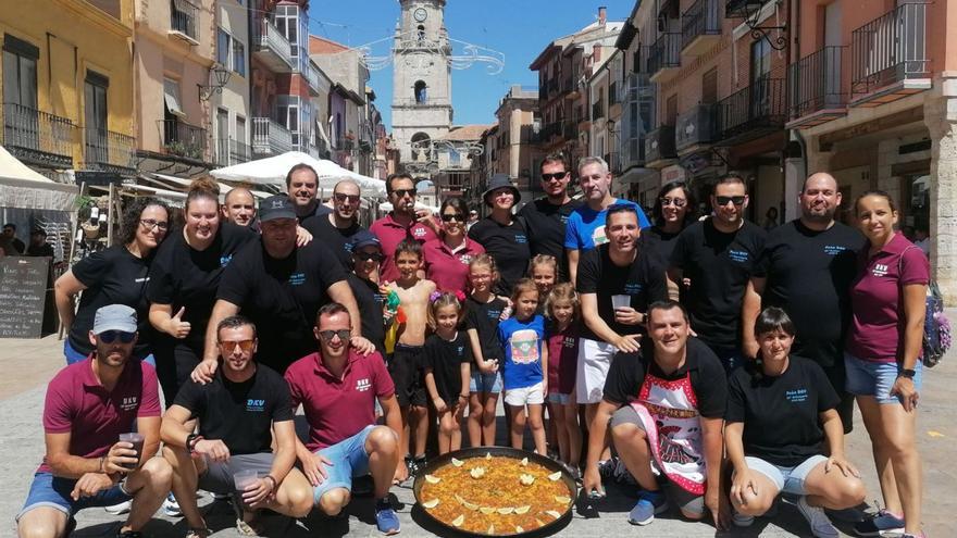 Las peñas de Toro aderezan las fiestas con paellas y limonada