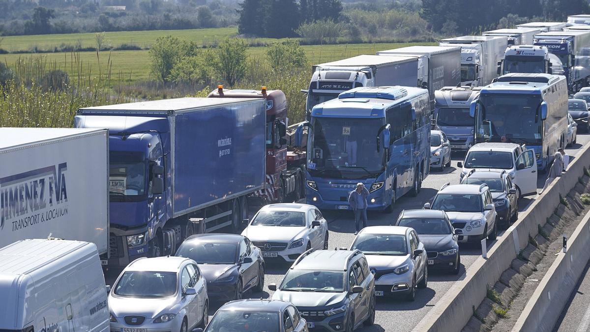 Retencions a l'autopista AP-7.