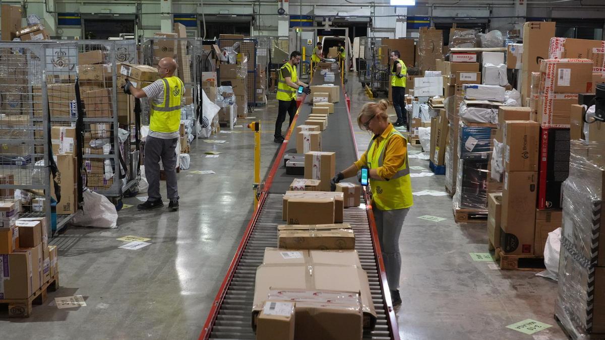 Actividad en un centro logístico ubicado en Castellón.