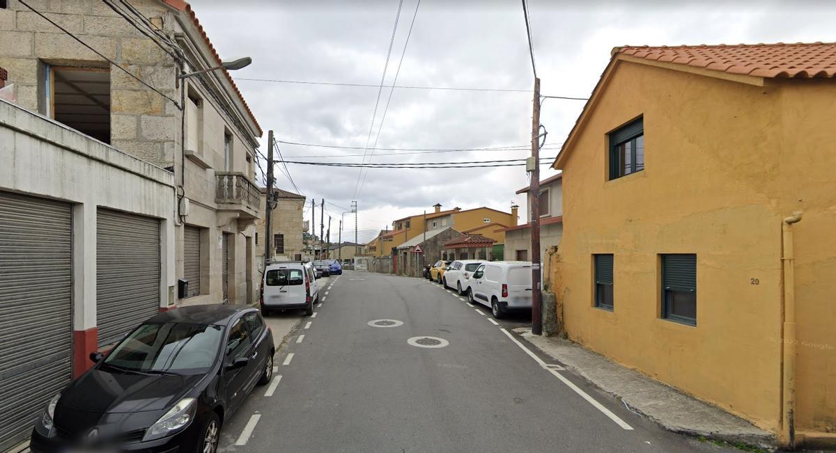 Camiño da Simona, en el barrio de O Carregal, donde se ubica el taller clandestino clave en la operativa de la narcorred desmantelada por la Guardia Civil.
