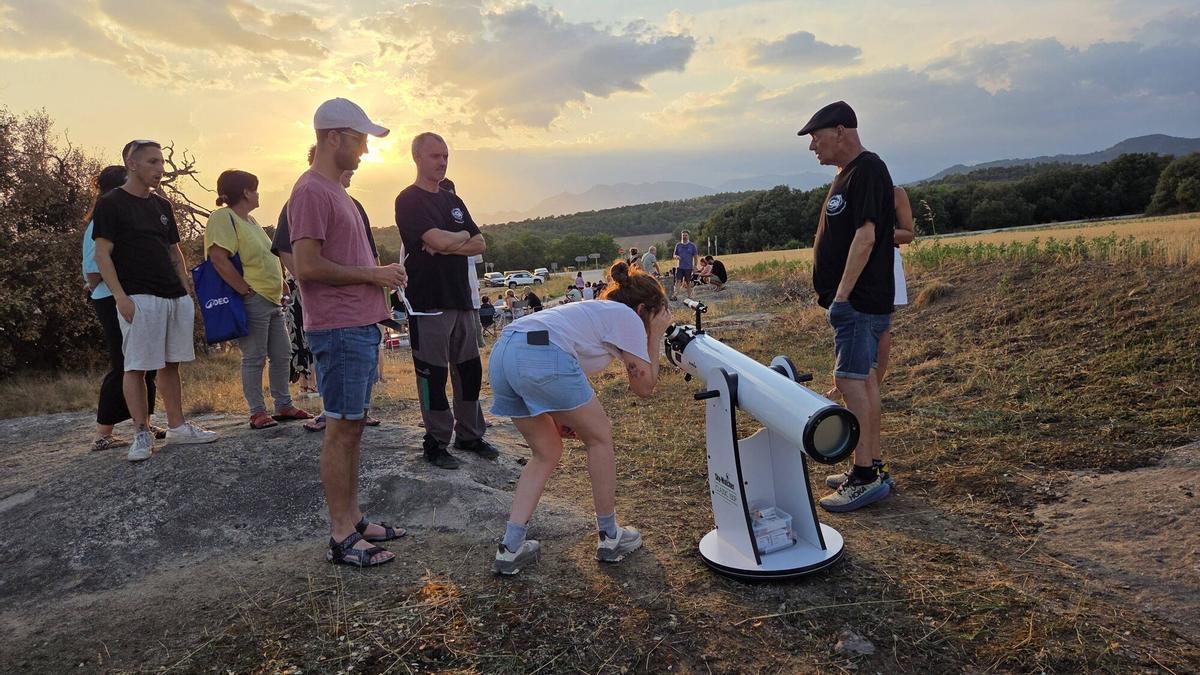 El telescopi d'AstroBerguedà ha atret desenes d'assistents a Sagàs