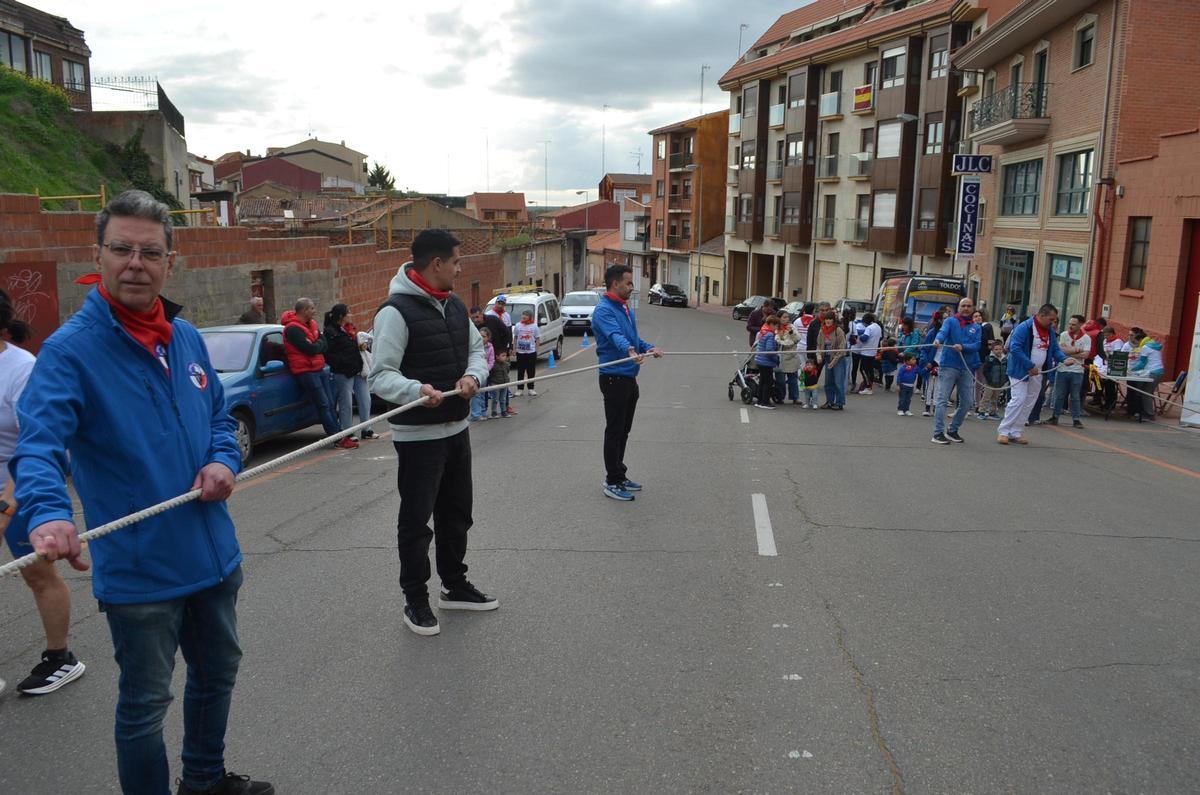 La XXI Carrera del Toro Enmaromado en La Veguilla, en imágenes