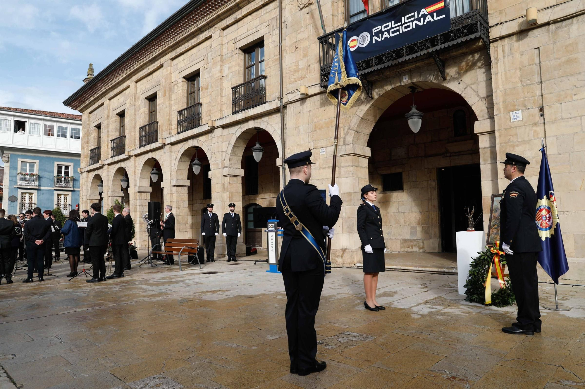 EN IMÁGENES: La Policía Nacional celebra su 200 aniversario en la Plaza de España de Avilés