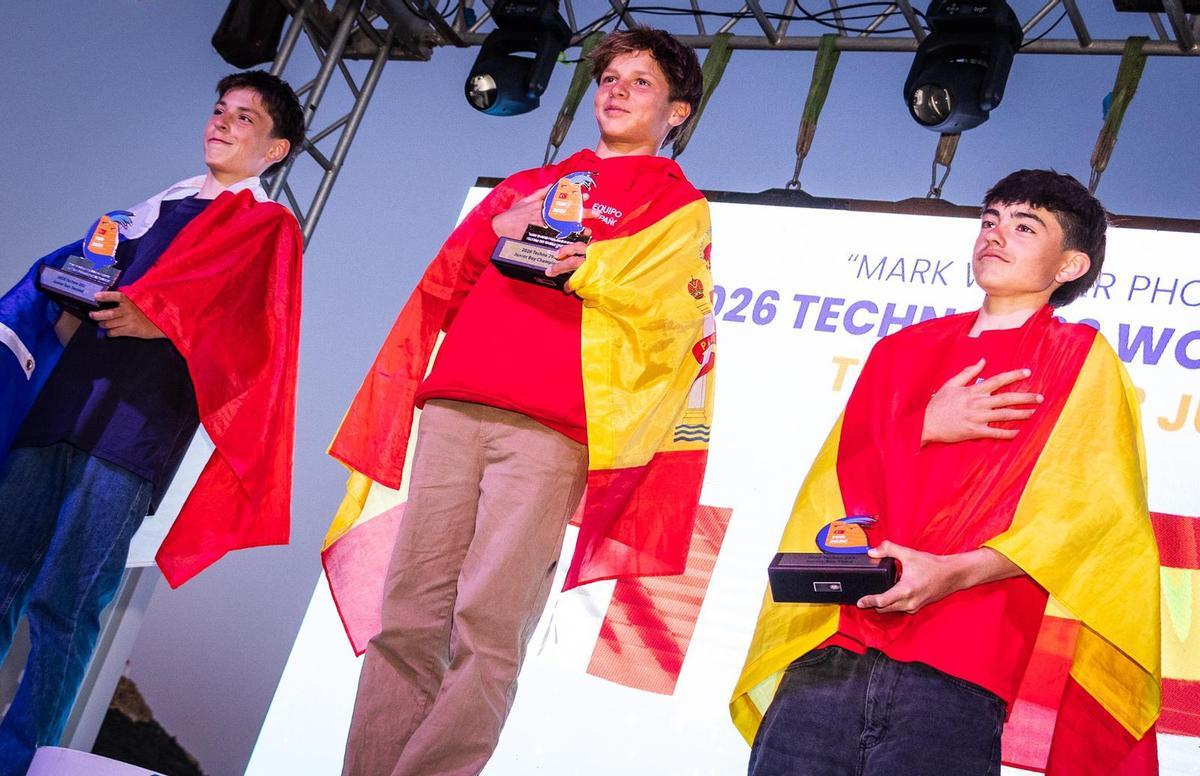 Joshua Castro, en el podio como mejor sub-15 del Mundial de Techno 293