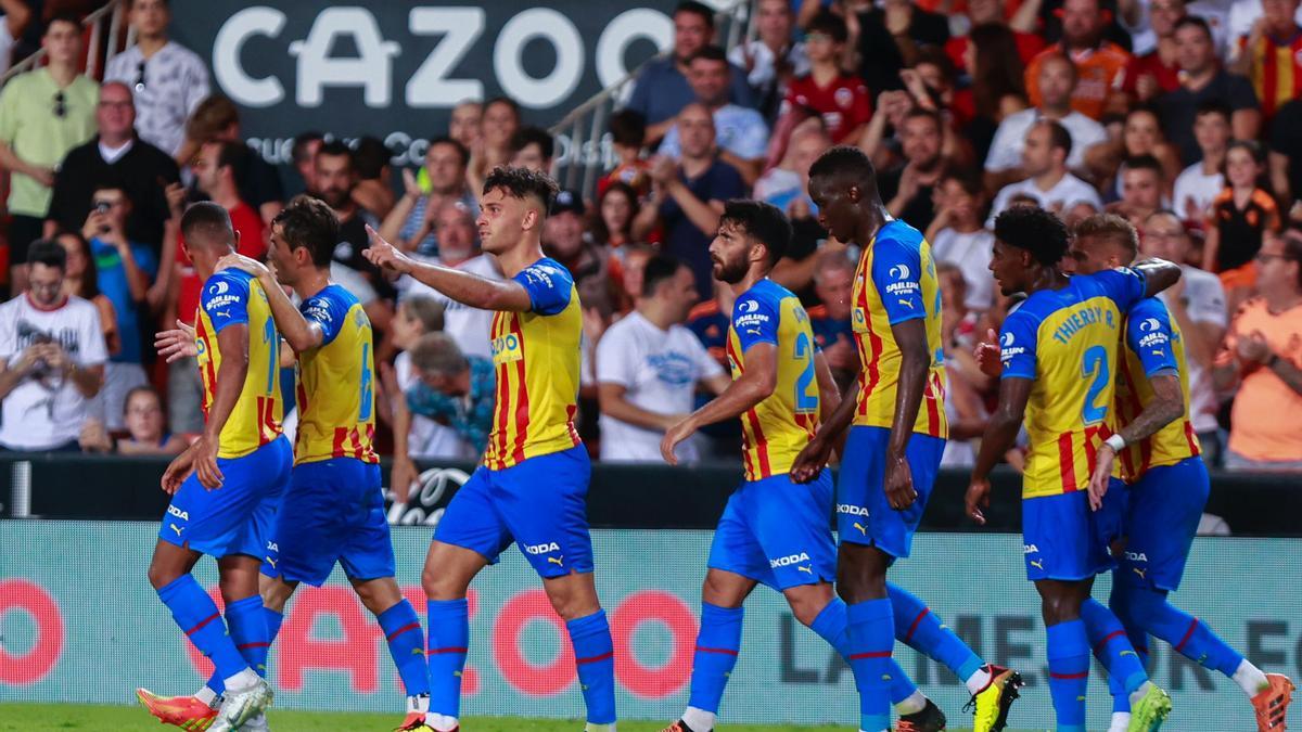 Hugo Duro celebrando el 1-0 ante la Atalanta en Mestalla / Germán Caballero