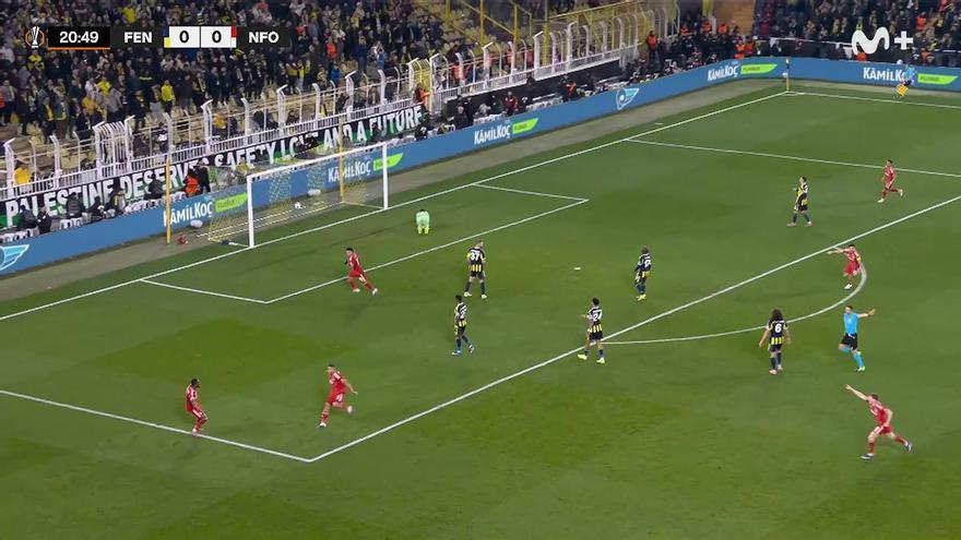 El golazo de Murillo a lo 'Juan Palomo' que abrió el marcador para el Forest