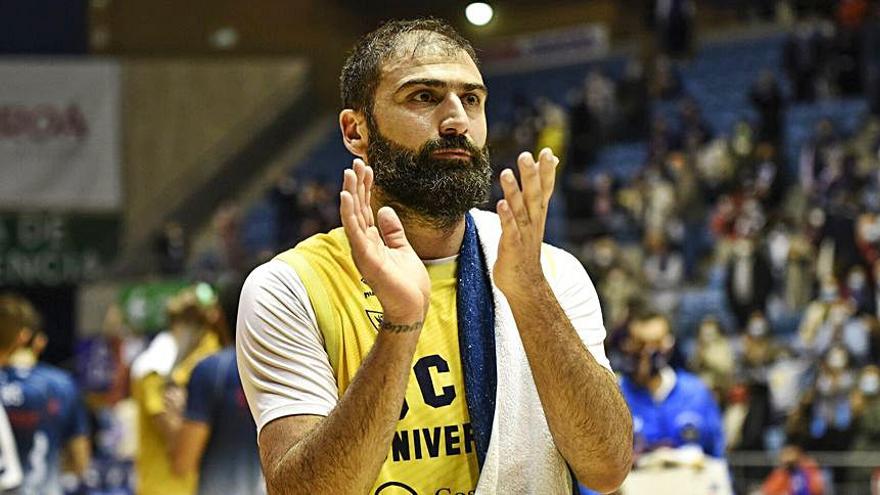 Kostas Vasileiadis tras el triunfo en Santiago.  | ACB PHOTO / A. BAÚLDE