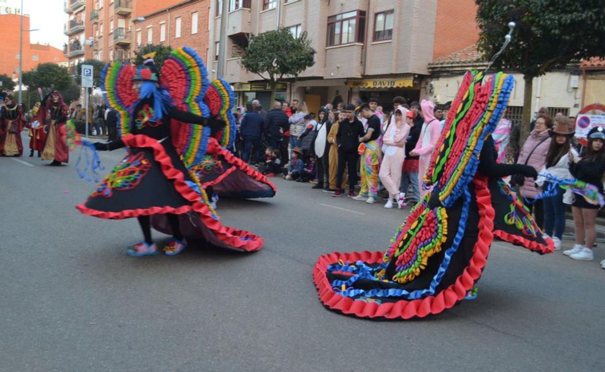 El Carnaval llena las calles de color y humor