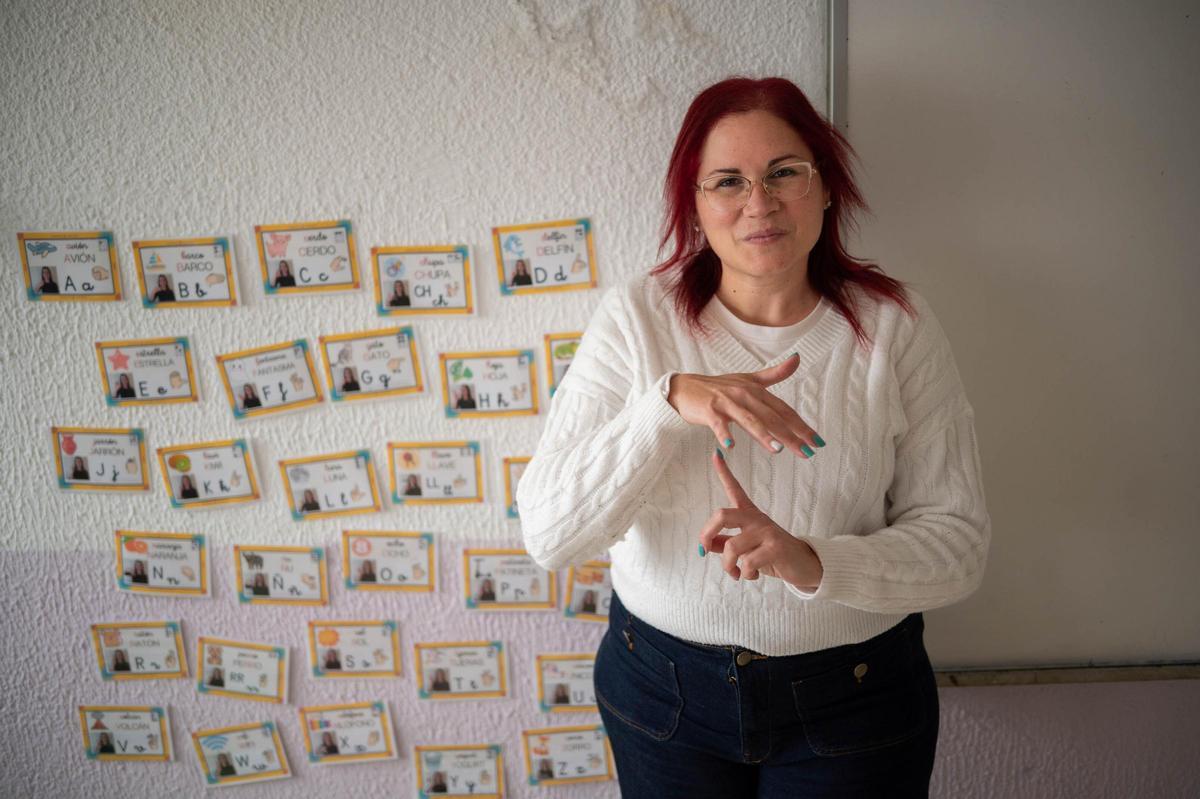 Lidia Domínguez en un aula del CEIP San Fernando, en Tenerife.
