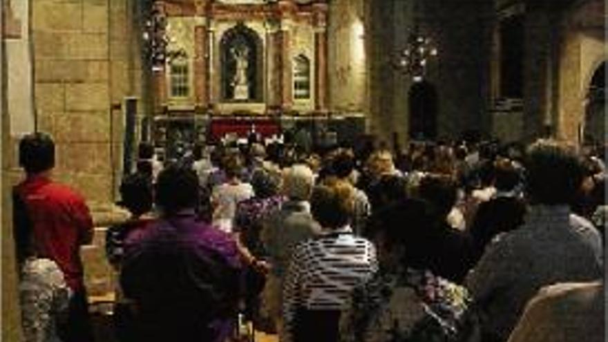 Centenars de persones a l&#039;església de Sant Pere, ahir