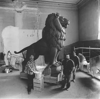 Las esculturas más icónicas de Zaragoza tienen nombre propio: el artista que esculpió los leones del puente de Piedra o el caballito junto a la Lonja