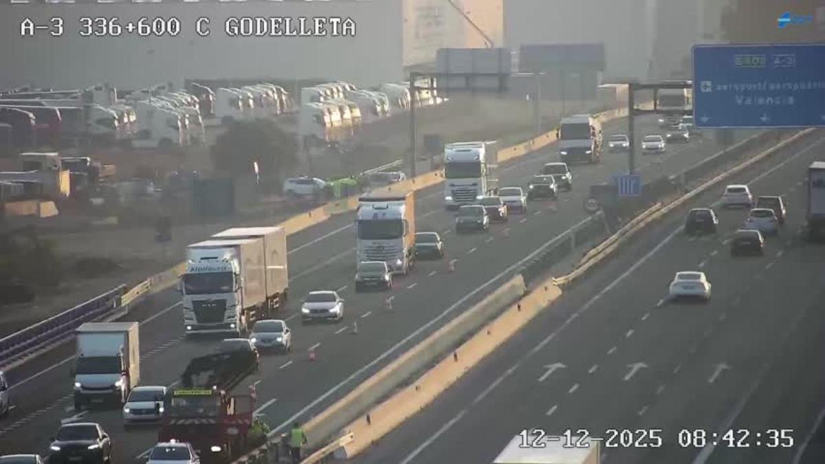 Carril cortado en la A-3 en Godelleta