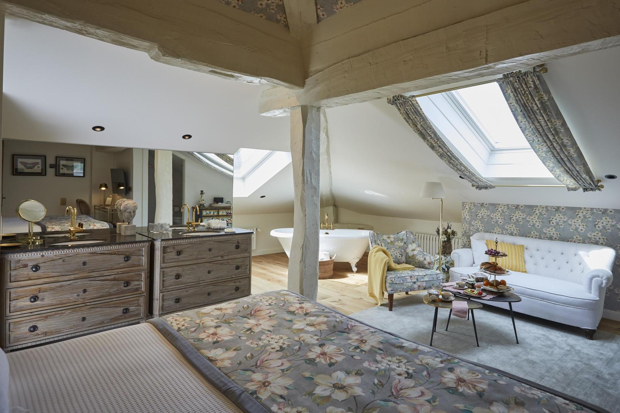 La buhardilla Don Juan Osorio del Palacio Helguera Boutique Antique de Cantabria