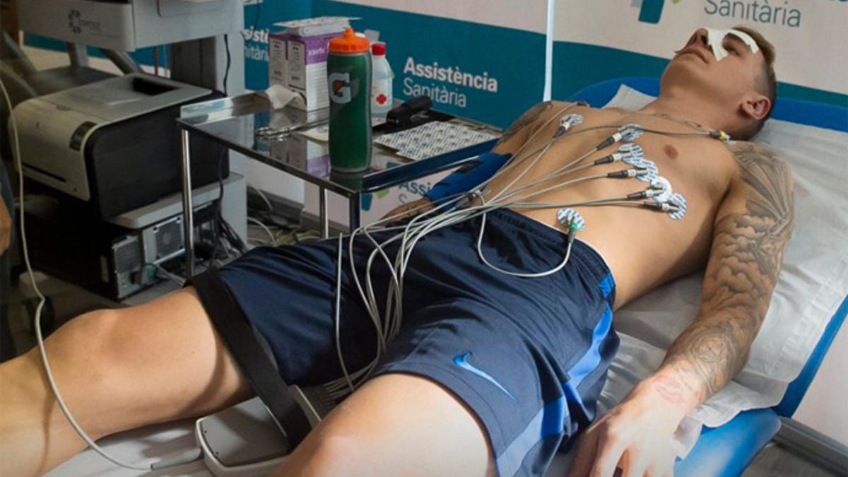 Lucas Digne pasa revisión médica en la Ciutat Esportiva