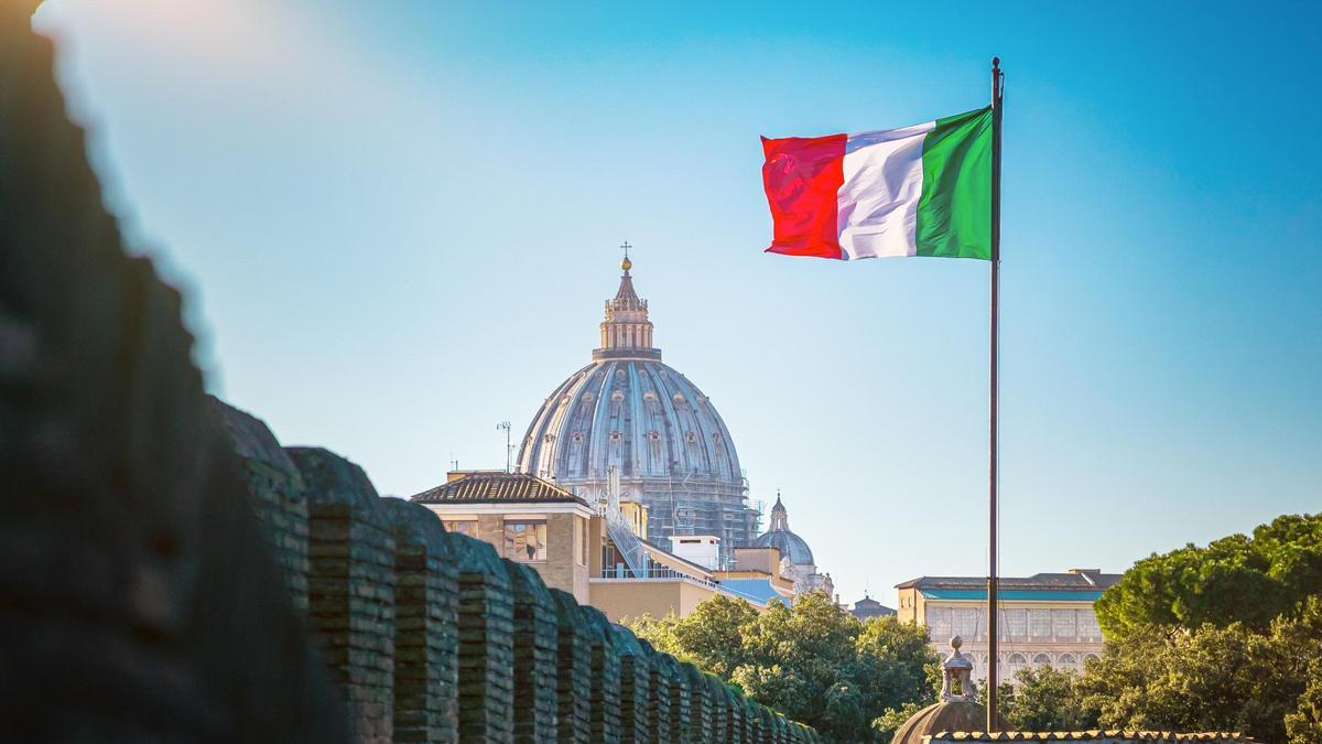 Italia bloquea la extradición de un capellán acusado de crímenes durante la dictadura de Argentina.