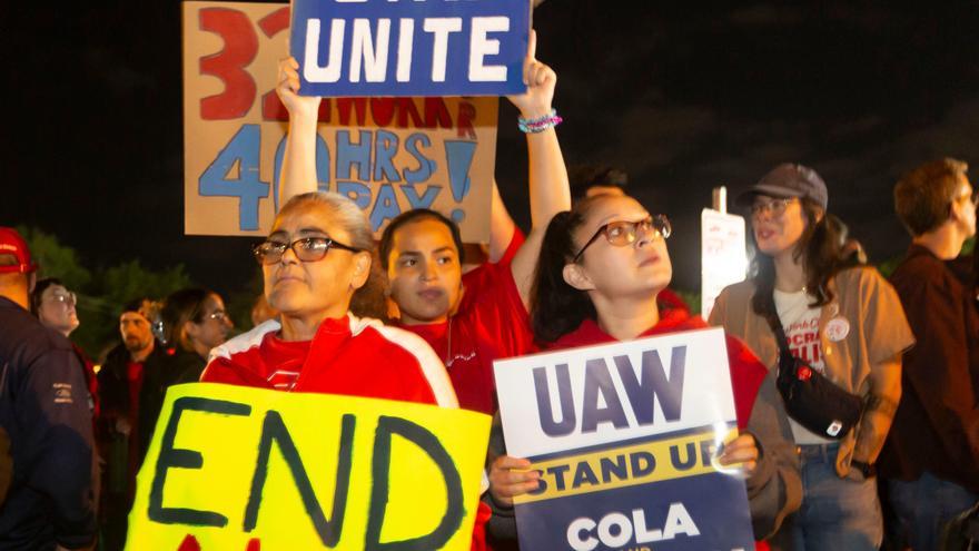 Archivo - Trabajadores del sector automovilístico de Estados Unidos