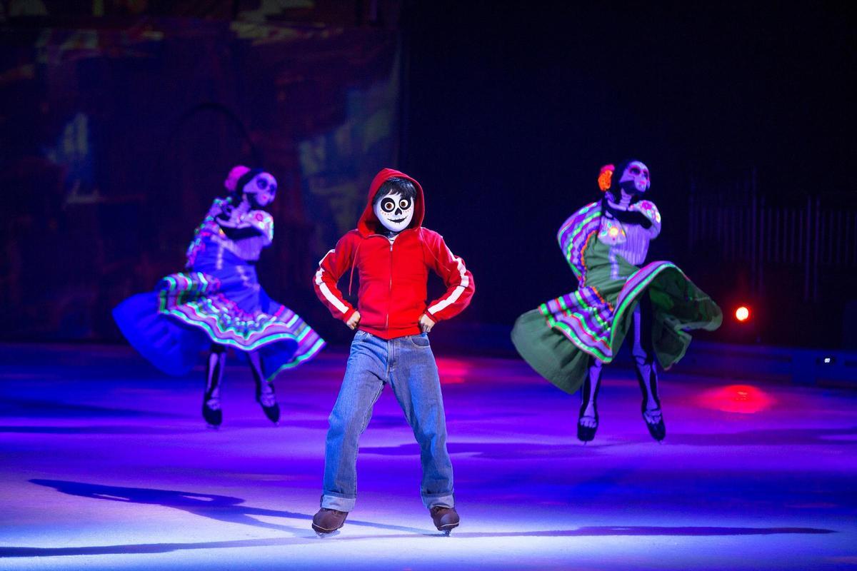 Una escena de 'Coco' en Disney on Ice.
