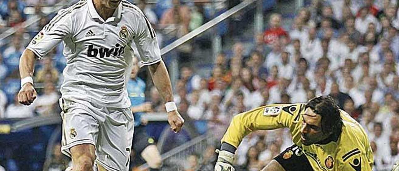 Ronaldo marcÃ³ dos goles a Aouate.