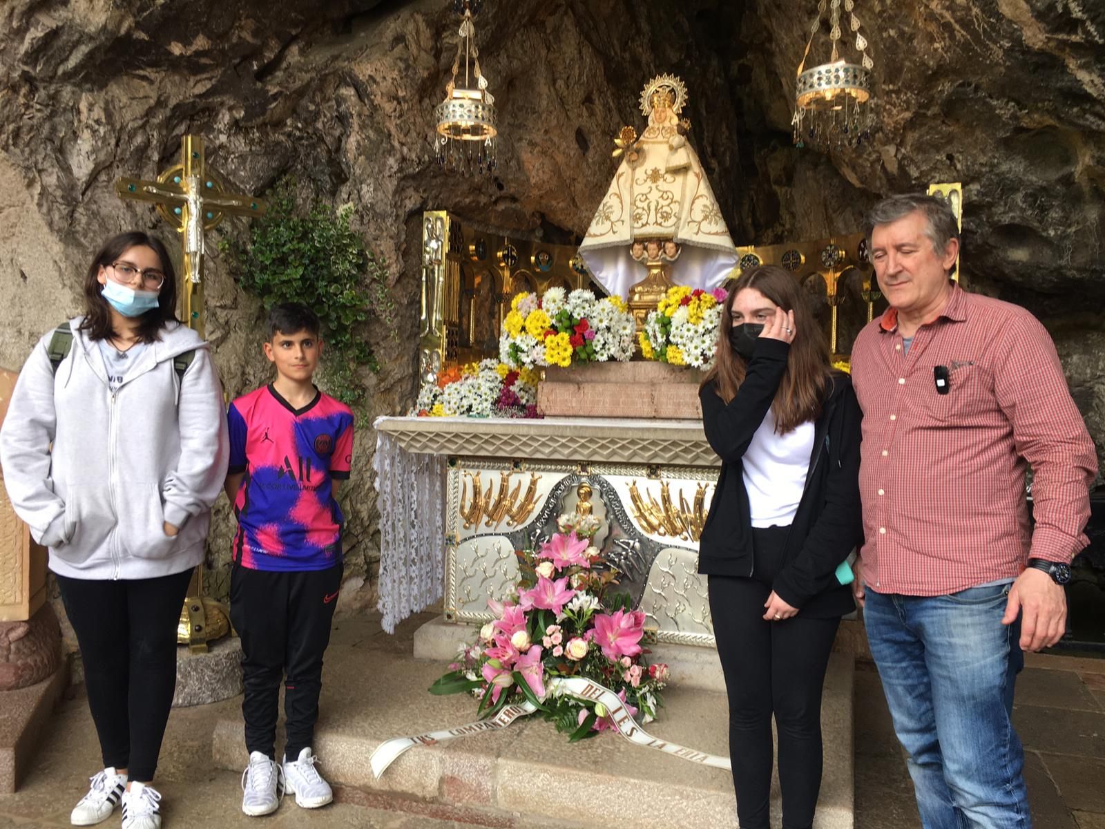 Un viaje a Covadonga por Erika, la niña de 14 años asesinada en Oviedo