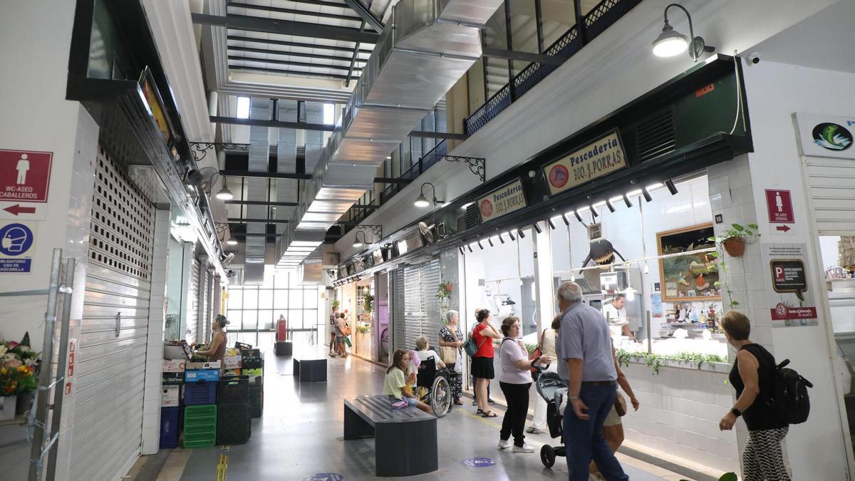 Mercado de abastos de Lucena, donde el Ayuntamiento ha renovado el sistema de climatización y la iluminación.