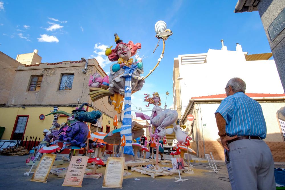 Las grandes dimensiones de algunos de los monumentos que arderán el domingo obligan a iniciar el miércoles los trabajos para ponerlos en pie