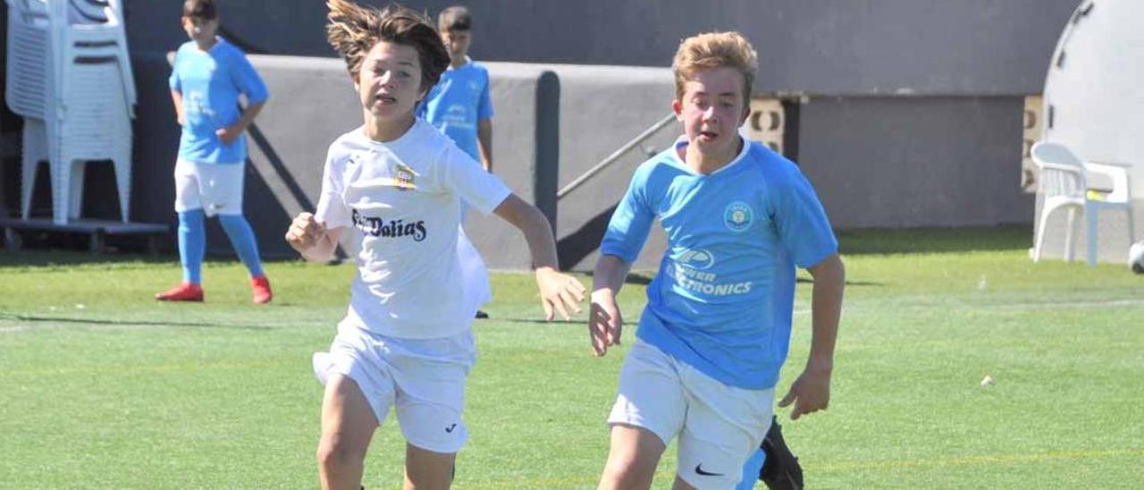 Imagen de archivo de un partido de fútbol base en Ibiza.