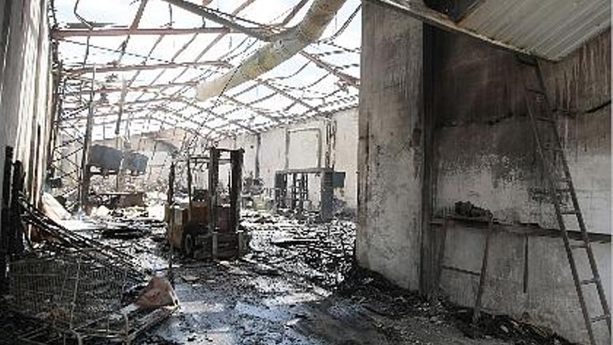 Arde en Albal la octava empresa valenciana de muebles destruida por el  fuego en dos años - Levante-EMV
