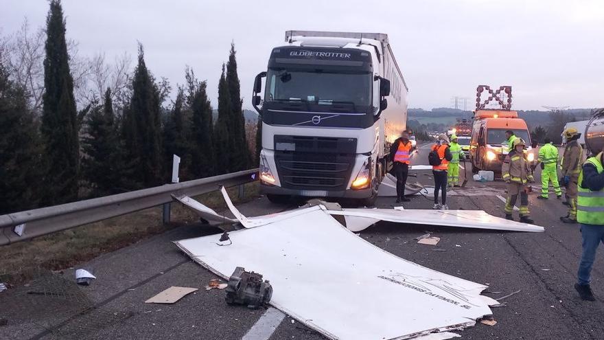 Accident entre tres camions a l'AP-7 a Viladasens