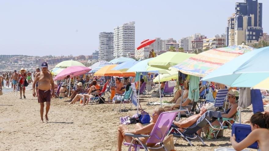 La playa de San Juan cuelga el cartel de 