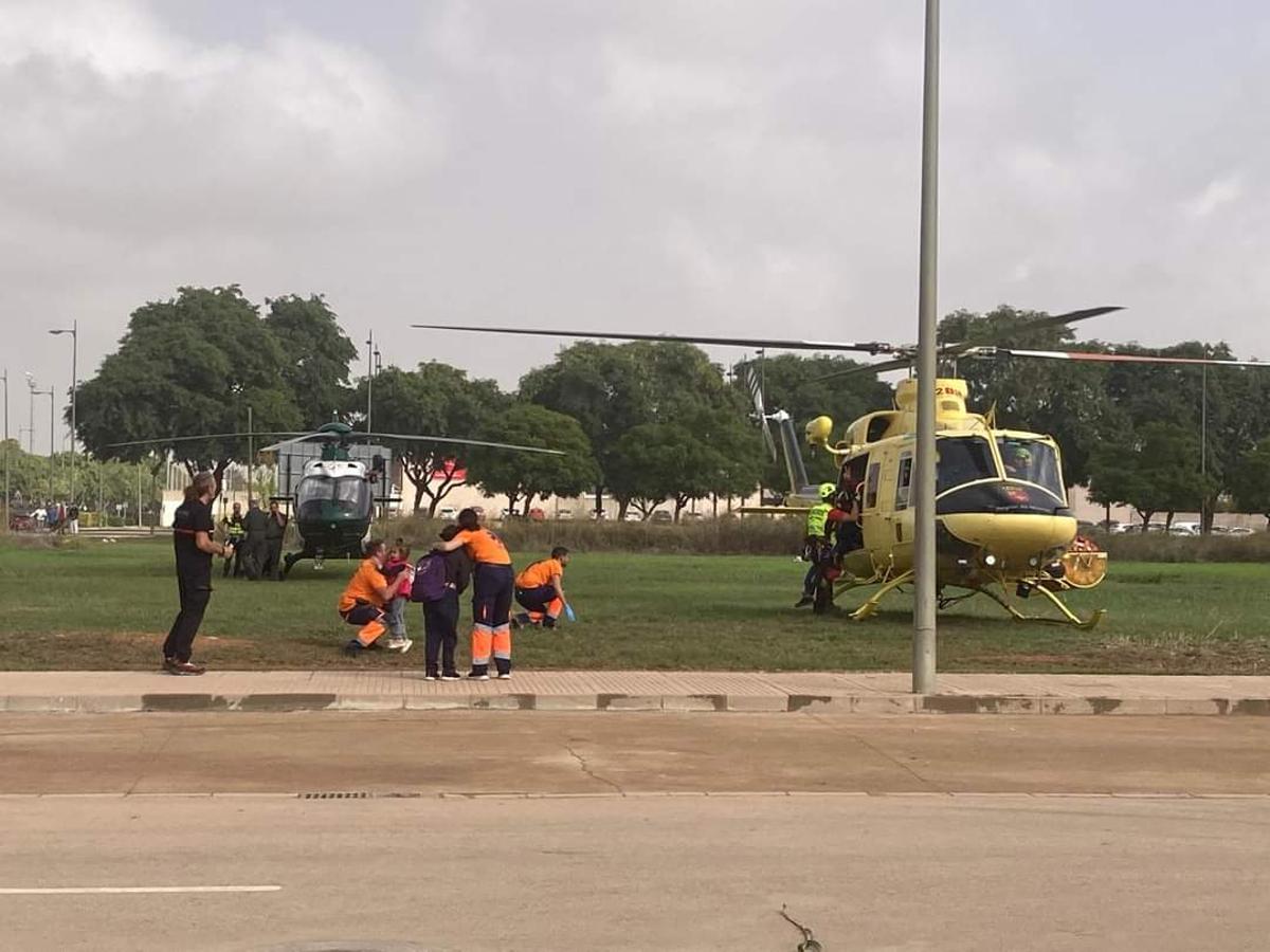 El helicóptero durante el rescate.