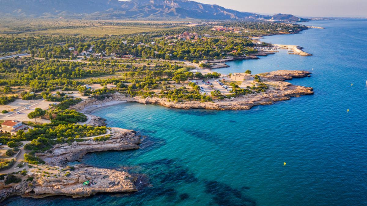 La localidad puede ser un lugar excelente para empezar a recorrer la costa del Ebro