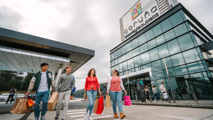 El &#039;Superjueves&#039; previo al Black Friday llega a Coruña The Style Outlets
