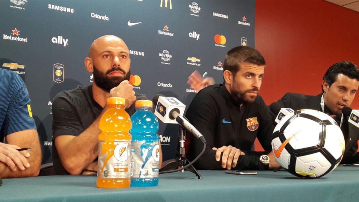 Piqué y Mascherano, en rueda de prensa