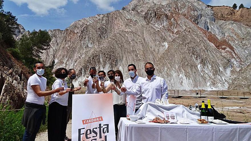 Cardona transforma la fira medieval en una festa amb la sal com a estrella