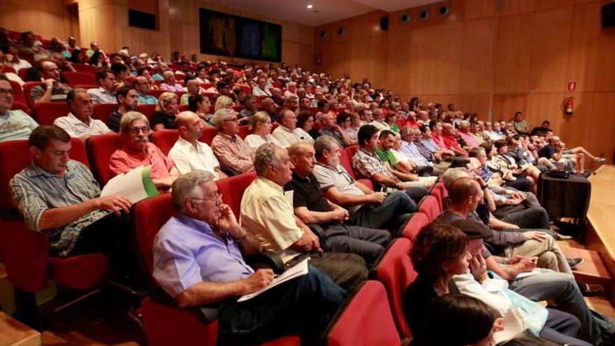 Vecinos en la presentación del equipo redactor del PXOM en octubre del año pasado. // Ricardo Grobas