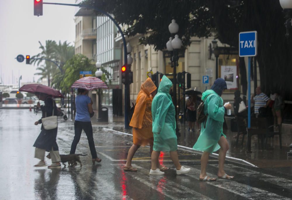 La gota fría causa inundaciones en la ciudad de Alicante