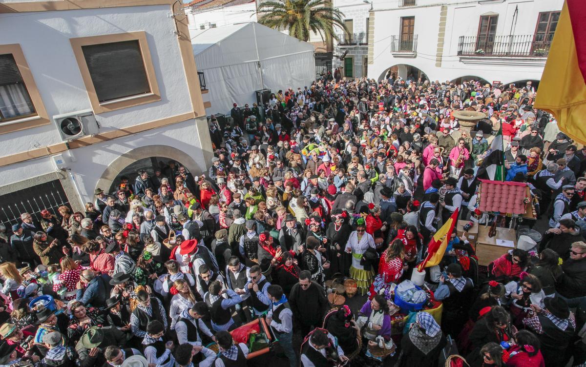 La fiesta reúne a miles de personas en Malpartida de Cáceres.