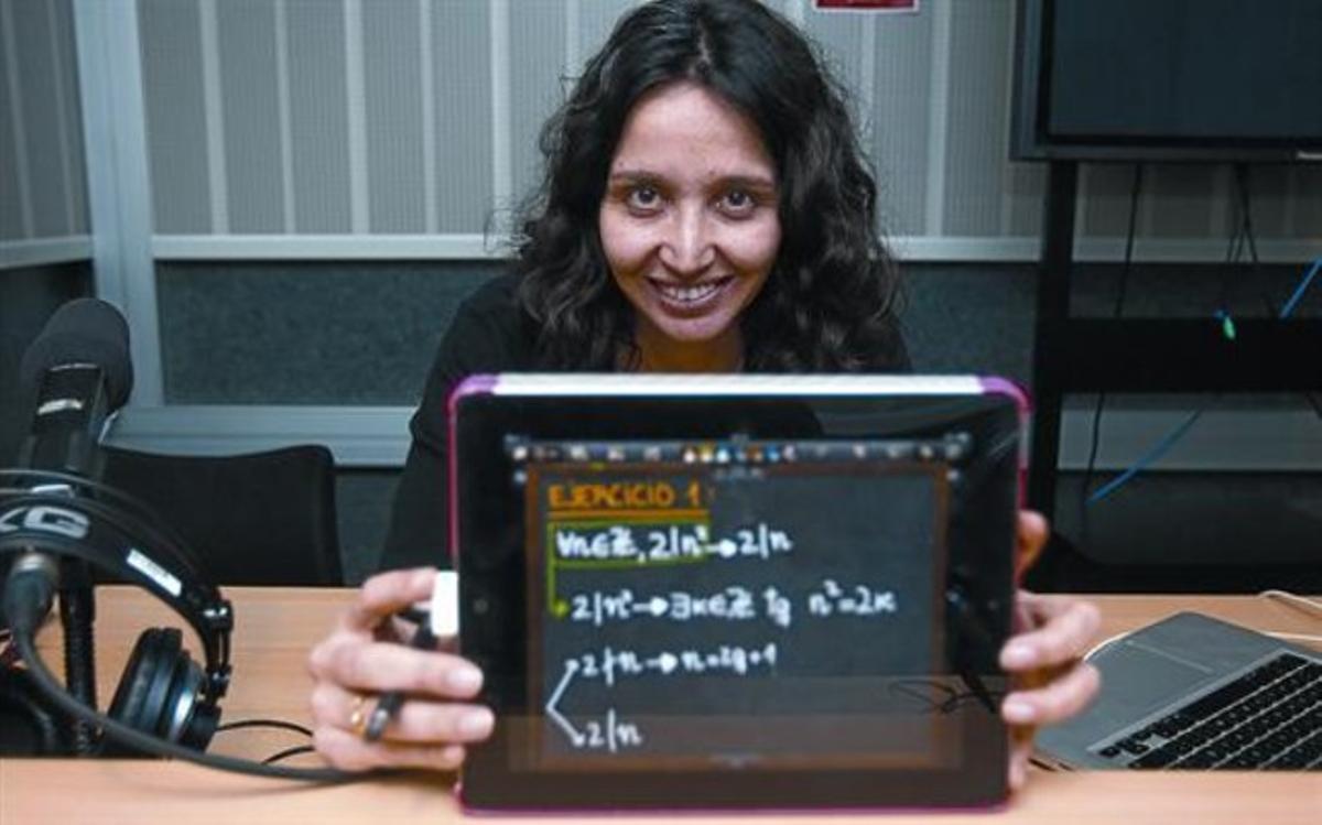 A punt 8 Vanesa Daza, coordinadora del curs MOOC d’àlgebra que la Universitat Pompeu Fabra oferirà a partir de març, ahir, a Barcelona. A punt 8 Vanesa Daza, coordinadora del curs MOOC d’àlgebra que la Universitat Pompeu Fabra oferirà a partir de març, ahir, a Barcelona.