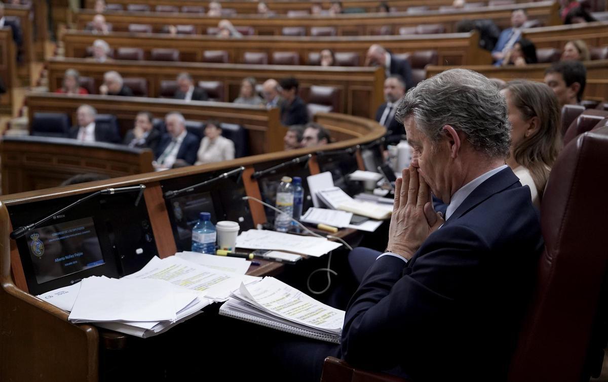 Alberto Núñez Feijóo, en su escaño del Congreso.
