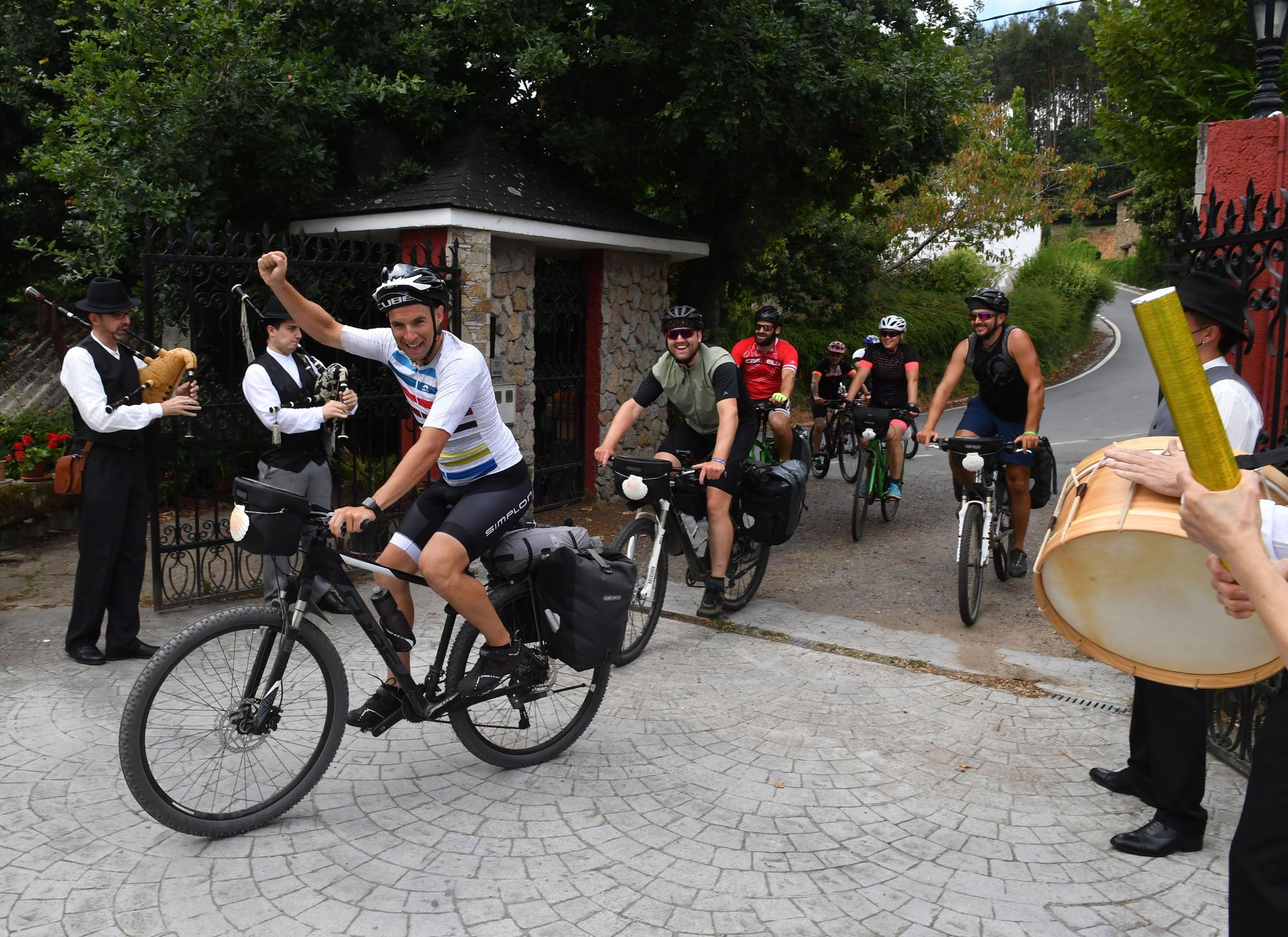 26 días y 2.200 kilómetros en bicicleta después, Ángel llegó a casa