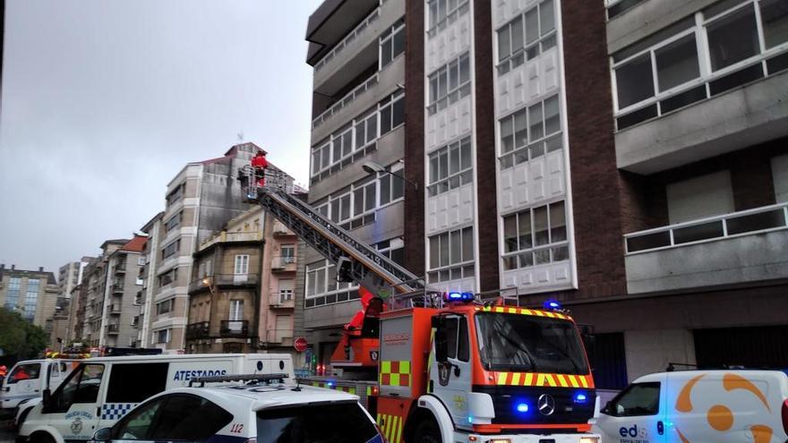 Emerxencias en una calle aledaña al consistorio de Vilagarcía.