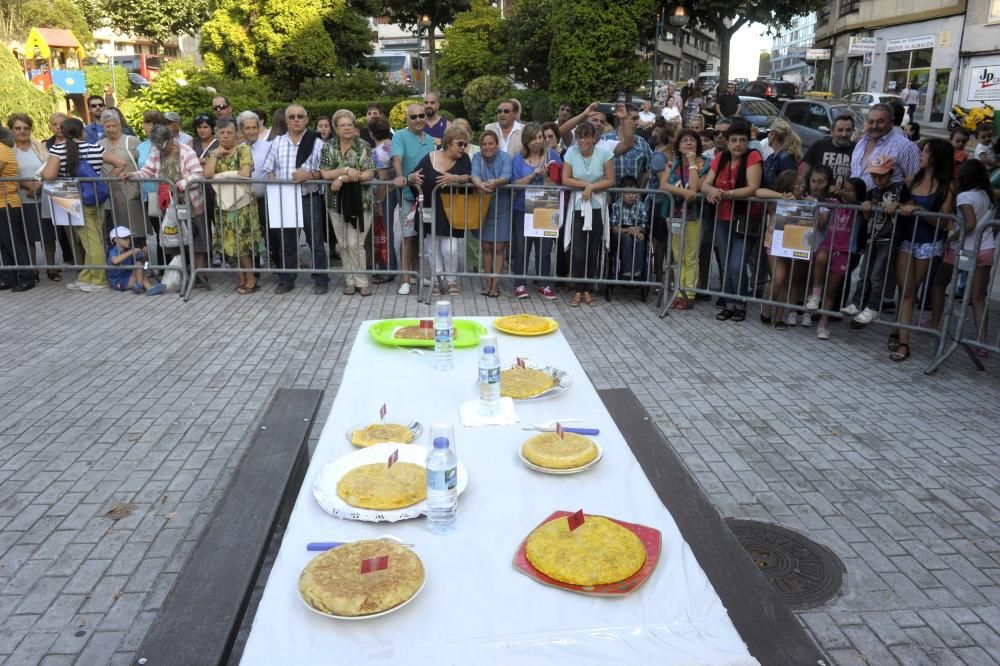 Concurso de tortilla en la fiesta de O Castrillón