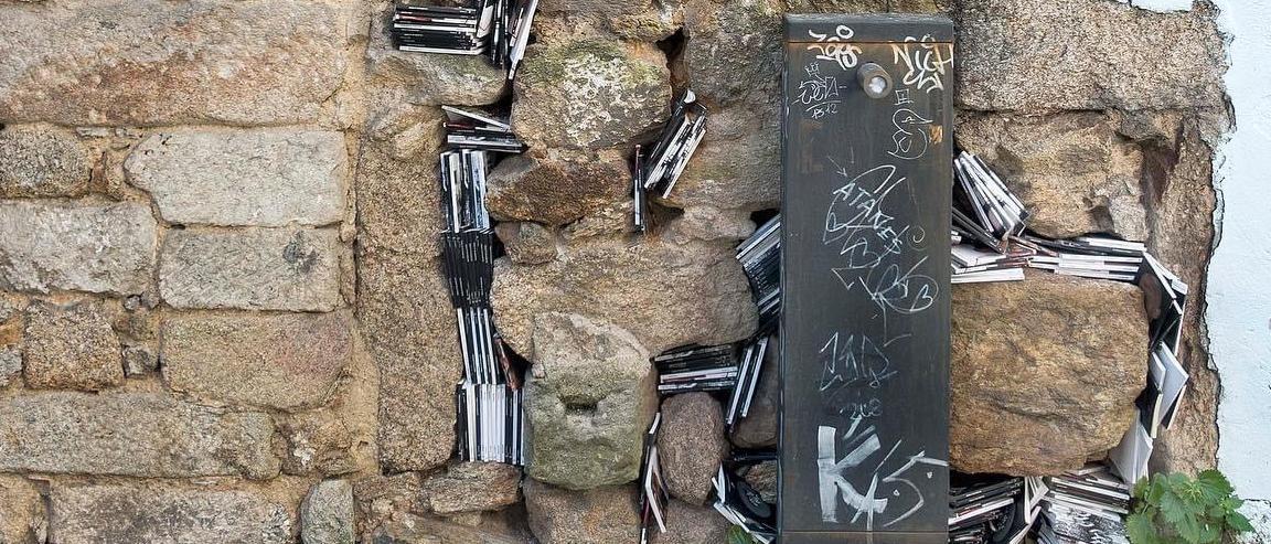 Unha das intervencións de Alberto Ardid no Casco Vello de Vigo.