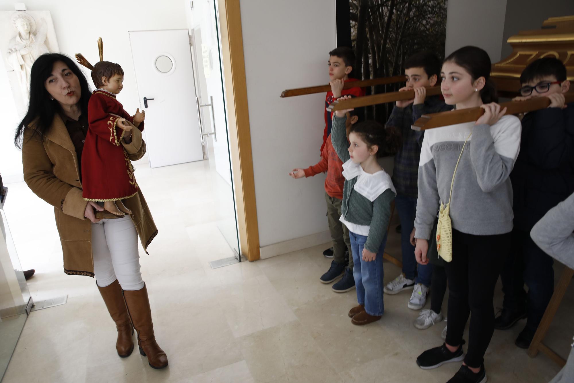 En imágenes: Ensayo de la Cofradía del Niño del Remedio para su procesión de Semana Santa