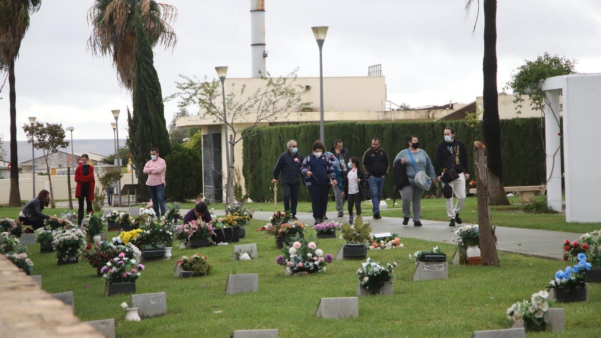 Zona del Jardín de las Cenizas, en el cementerio de La Fuensanta.