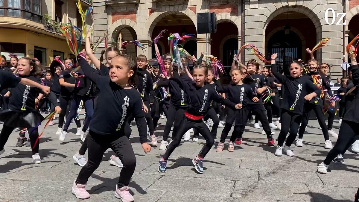 Varias escuelas de Zamora celebran el Día Internacional de la Danza en la Plaza Mayor