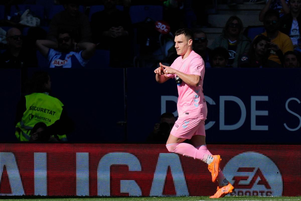 El jugador del Celta, Ferran Jutglà, celebra el primer gol del partido.
